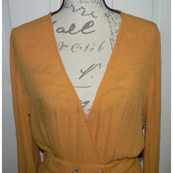 Amuse Society Women's Georgie Long Sleeve Woven Dress In Gold Medium MSRP $69.50 - Picture 5 of 7